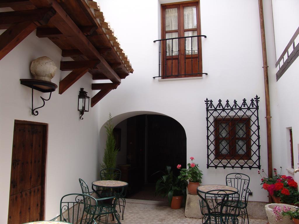 Apartamentos La Columna Чинчон Экстерьер фото