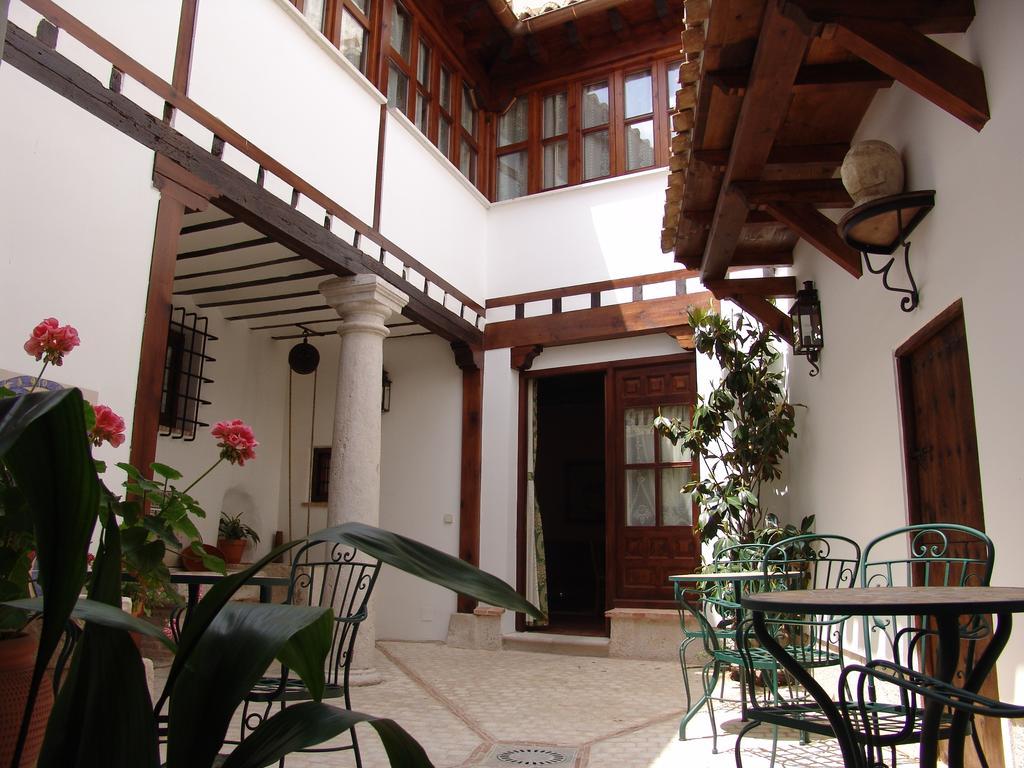 Apartamentos La Columna Чинчон Экстерьер фото