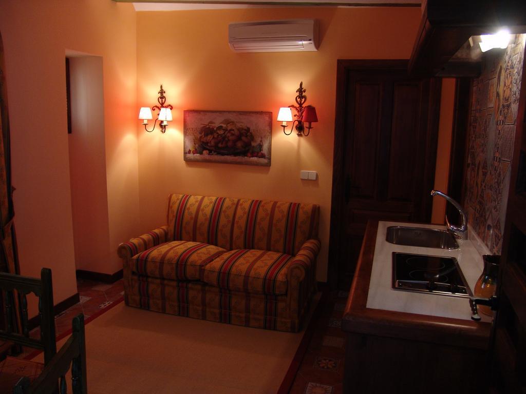 Apartamentos La Columna Чинчон Экстерьер фото